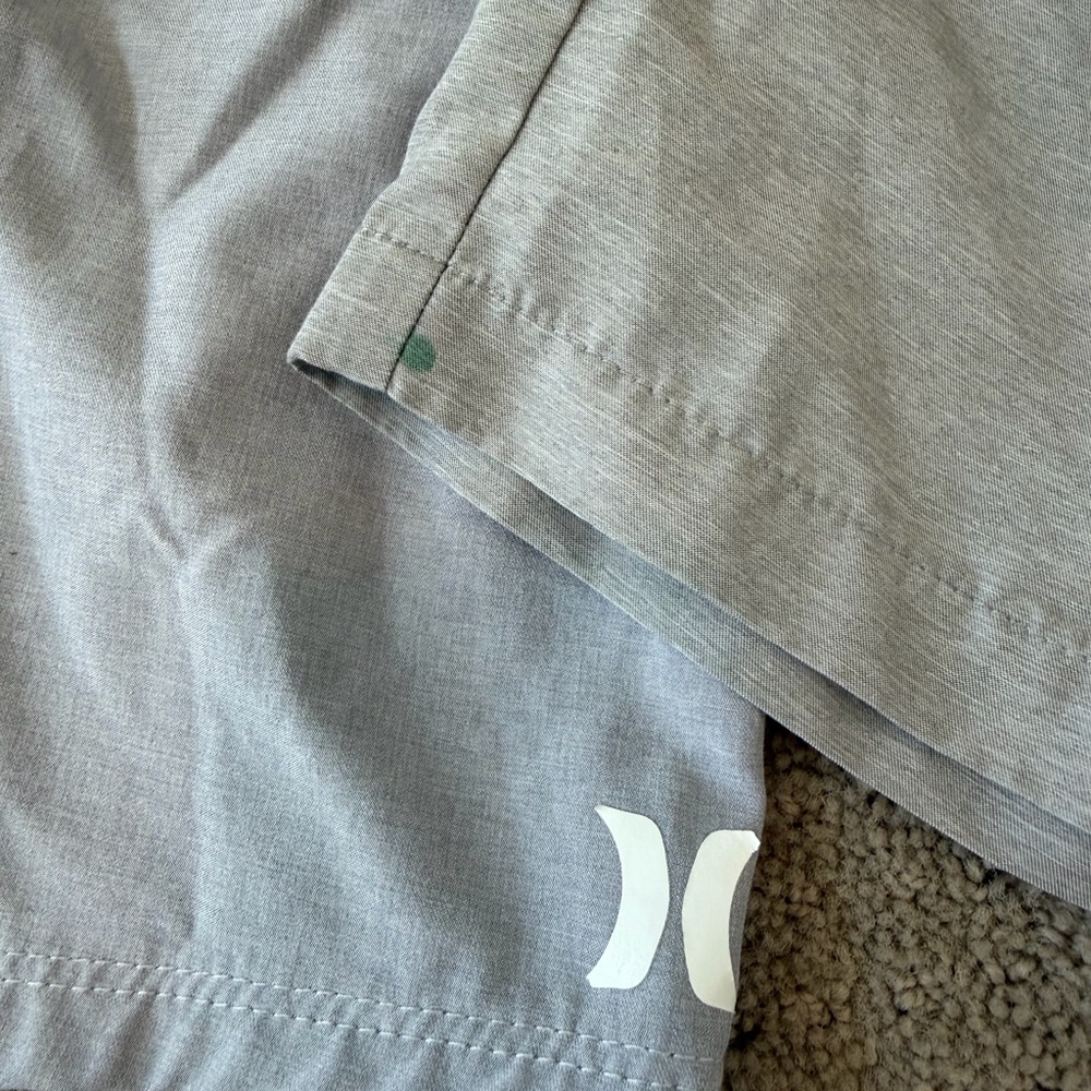 Hurley and Quicksilver Light Gray Elastic Waist Shorts - Picture 4 of 5